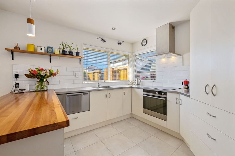 7 Rosefield Lane, Northcote, Christchurch - Carousel 1