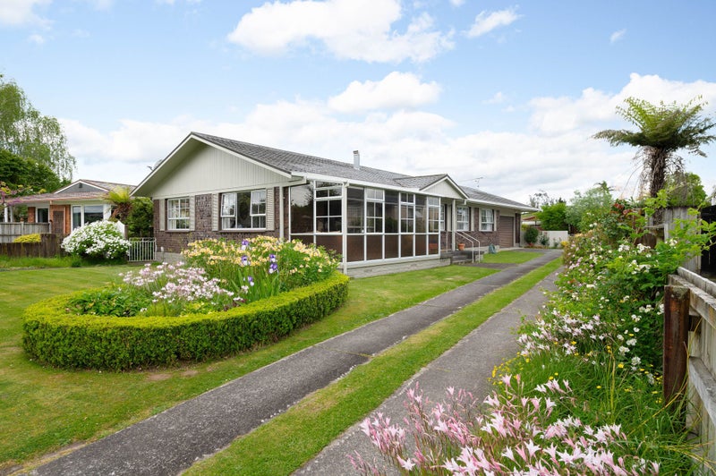 44 Glen Lynne Avenue, Queenwood, Hamilton - Carousel 1