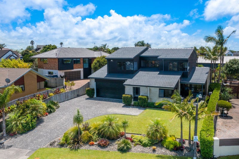 8 Ferntree Terrace, West Harbour, Auckland - Carousel 2