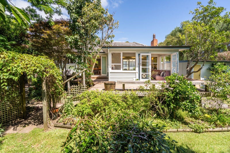 2/12 Maleme Avenue, Belmont, Auckland - Carousel 1