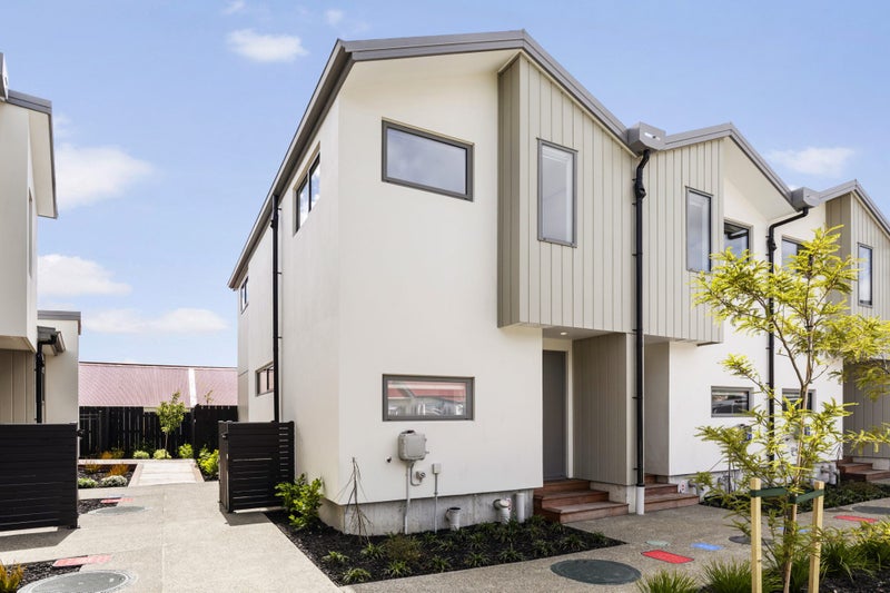 8/15 Awamutu Grove, Waiwhetu, Lower Hutt - Carousel 1