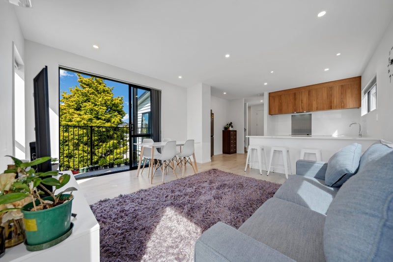 5A Keegan Drive, Massey, Auckland - Carousel 1