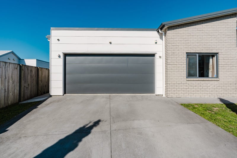 36 Ridgedale Crescent, Flagstaff, Hamilton - Carousel 2