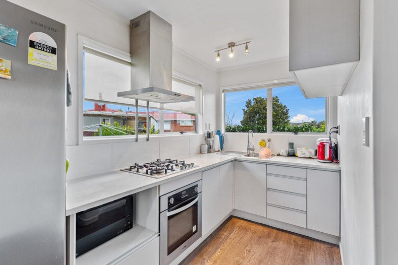 1/11 Zita Maria Drive, Massey, Auckland - Carousel 2