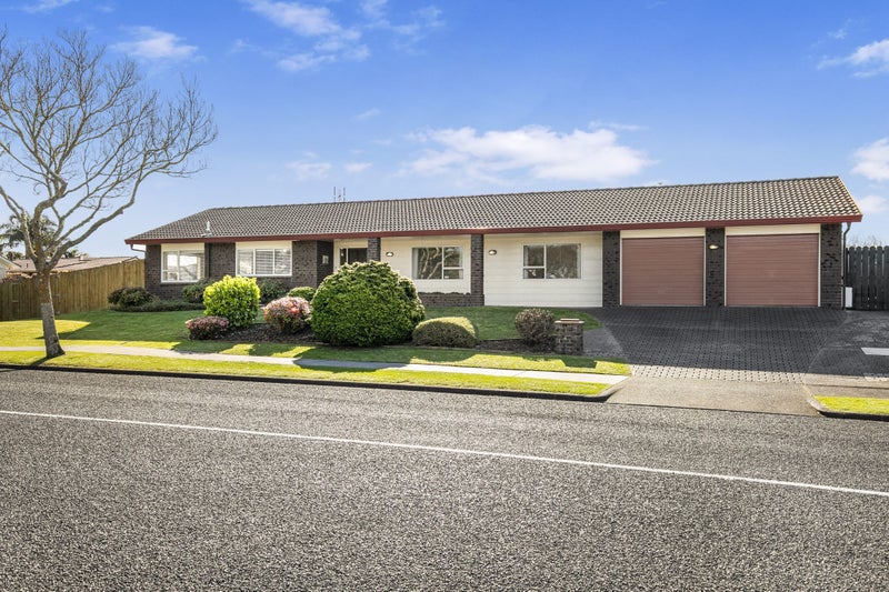 130 Walter Strevens Drive, Conifer Grove, Takanini - Carousel 1