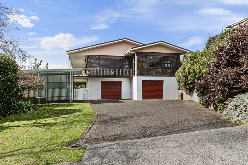 11 Kellyville Heights, Merrilands, New Plymouth - Carousel 1