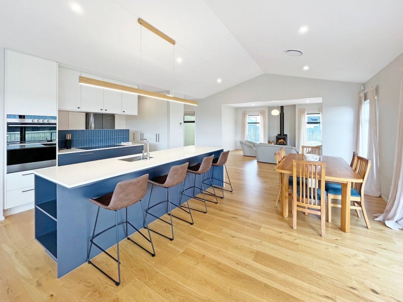 6 Carex Rise, Cracroft, Christchurch - Carousel 2