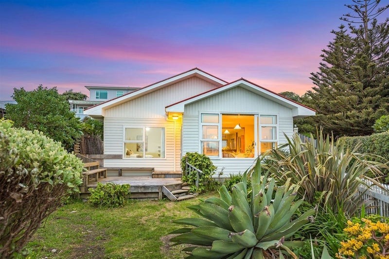 13 Sunset Parade, Plimmerton, Porirua - Carousel 1