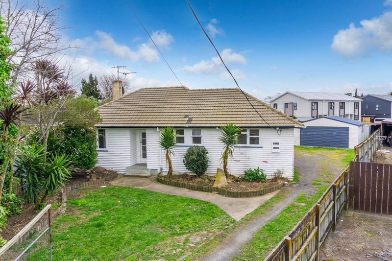 8 Lee Place, Bader, Hamilton - Carousel 21