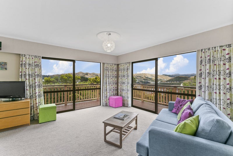 8 Montserrat Place, Grenada Village, Wellington - Carousel 2