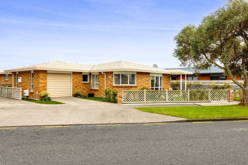 1/4 Normanby Street, Fitzroy, New Plymouth - Carousel 1