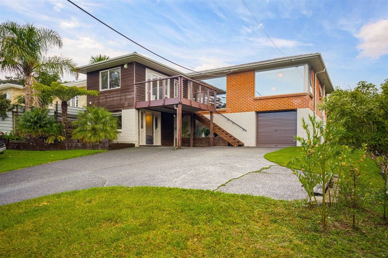 8 Rauhuia Crescent, Parau, Auckland - Carousel 1