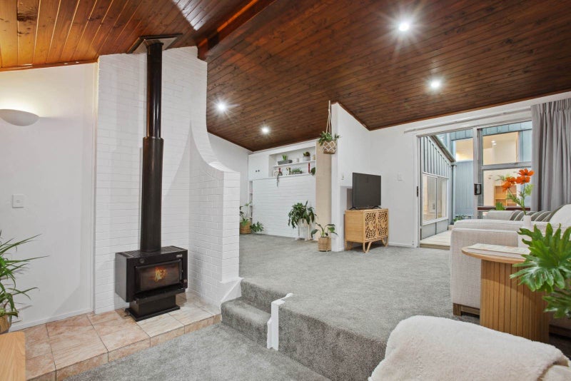 2/21 Howard Road, Northcote, Auckland - Carousel 1