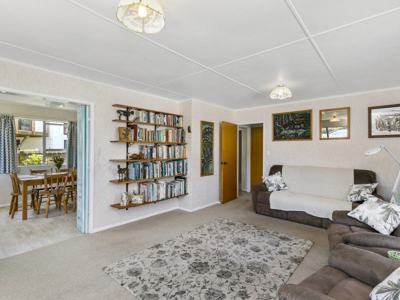 9 Frobisher Street, Island Bay, Wellington - Carousel 2
