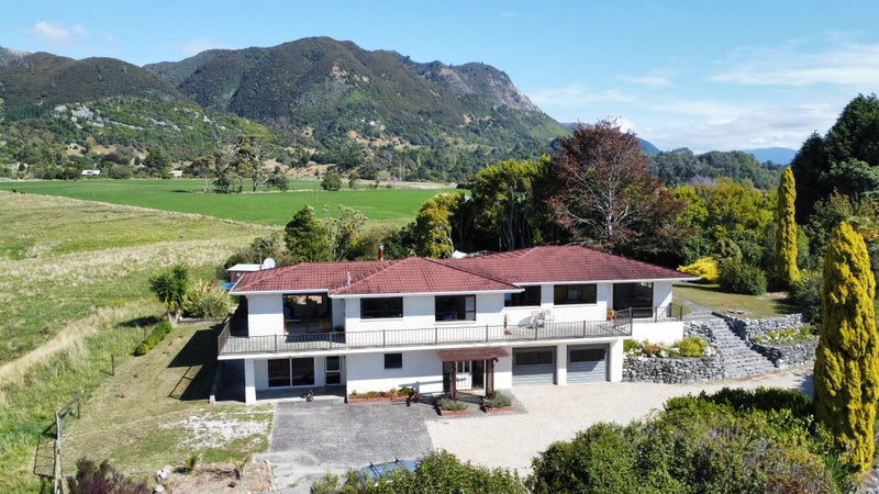 35 Carlyle Street, Takaka - Carousel 1