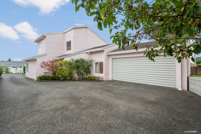 1 Ravenstone Place, Chatswood, Auckland - Carousel 2