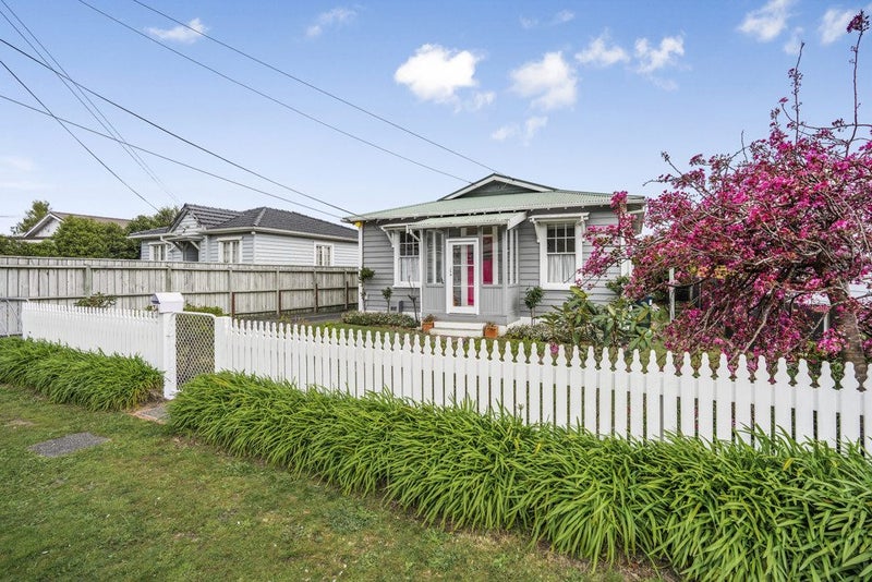 34 York Street, Moera, Lower Hutt - Carousel 1