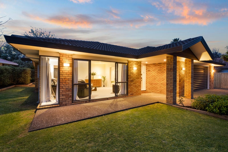 9 Suncrest Drive, West Harbour, Auckland - Carousel 1