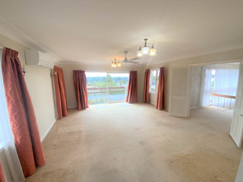 30 Cliff View Drive, Green Bay, Auckland - Carousel 2