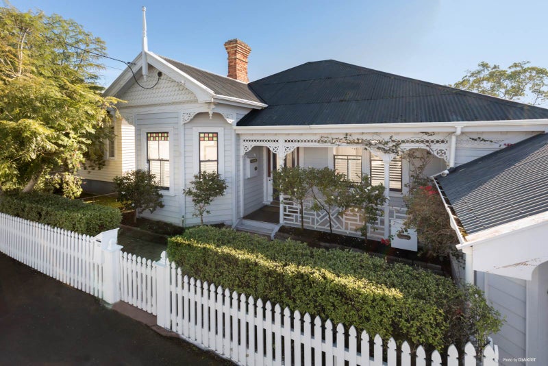 60 Calliope Road, Stanley Point, Auckland - Carousel 1