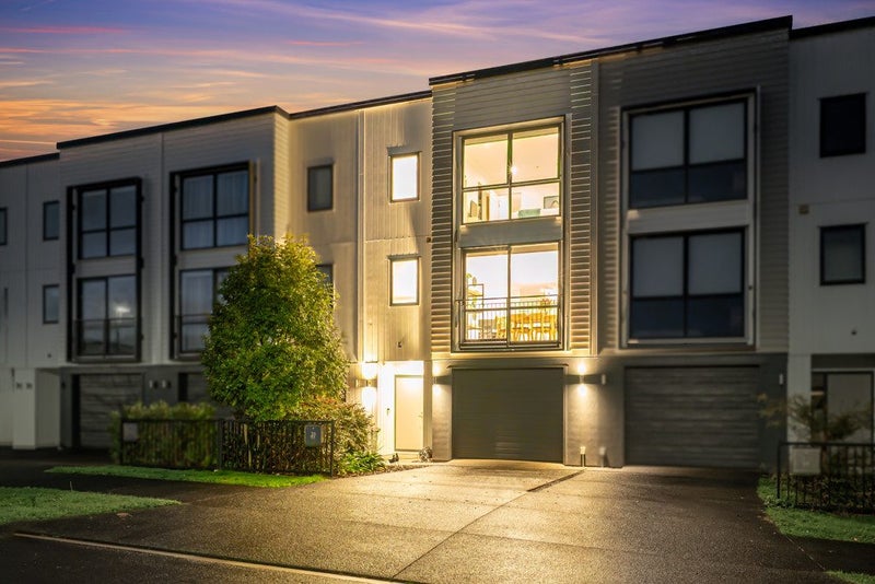 30 Matairangi Avenue, Totara Heights, Auckland - Carousel 1