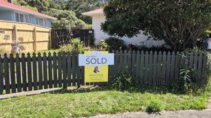 19 Pukaki Grove, Waitangirua, Porirua - Carousel 1