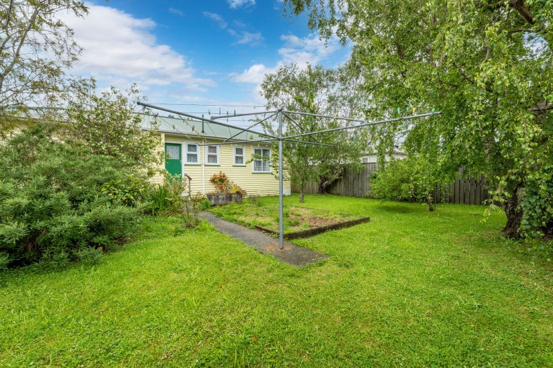 4 Heath Street, Wainuiomata, Lower Hutt - Carousel 21