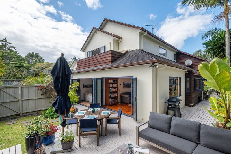 18A Beulah Avenue, Rothesay Bay, Auckland - Carousel 1