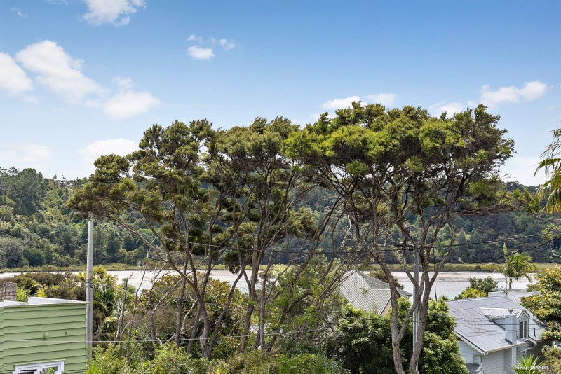 40A Cresta Avenue, Beach Haven, Auckland - Carousel 2