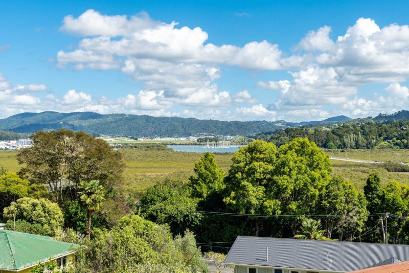 10 Clotworthy Crescent, Onerahi, Whangarei - Carousel 1