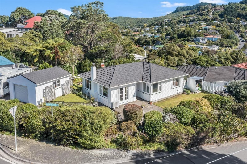 41 Hampton Hill Road, Tawa, Wellington - Carousel 1