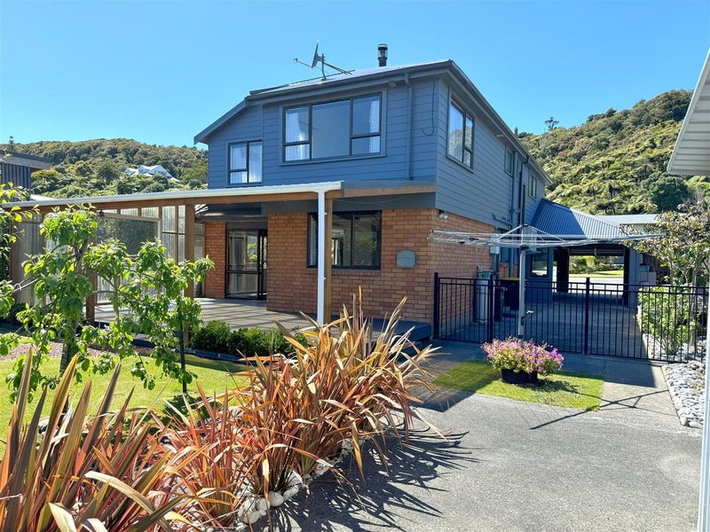 14 Loris Place, Karoro, Greymouth - Carousel 1