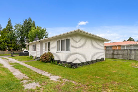 12 La Trobe Place, Utuhina, Rotorua - Carousel 2