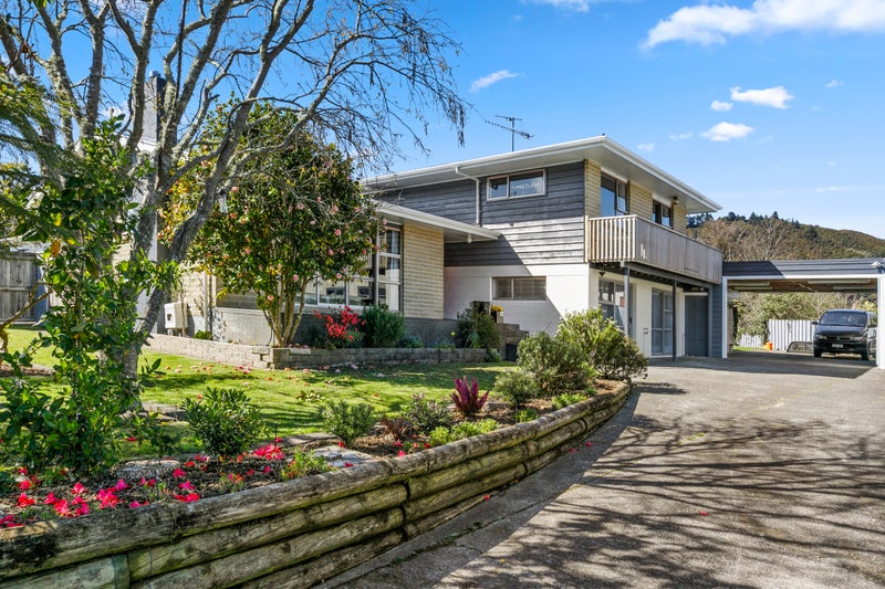 17 Rowe Parade, Wainuiomata, Lower Hutt - Carousel 1