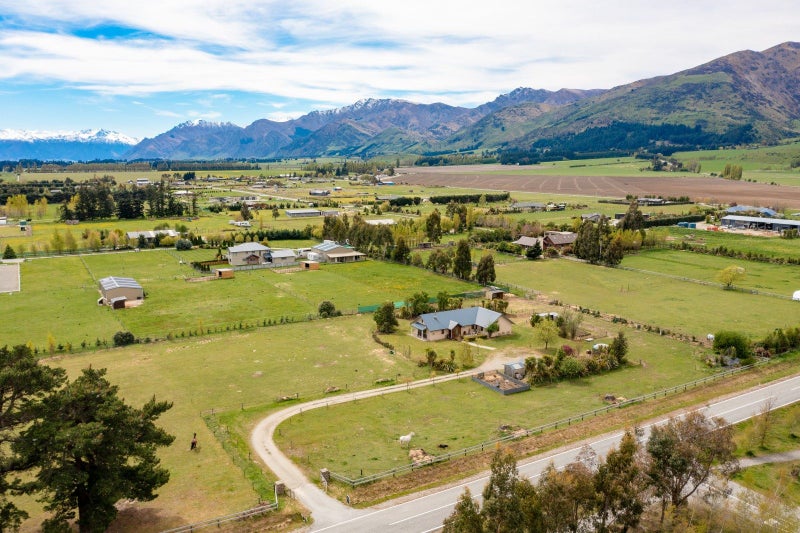 68 Newcastle Road, Wanaka - Carousel 1