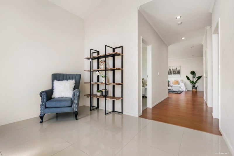 28 Loughros Place, Pinehill, Auckland - Carousel 2
