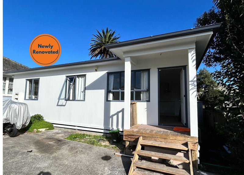 22 Essex Street, Te Atatu South, Auckland - Carousel 1