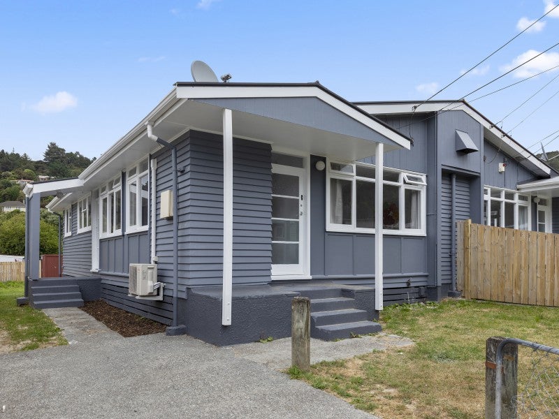 2/33 Hanson Grove, Stokes Valley, Lower Hutt - Carousel 1