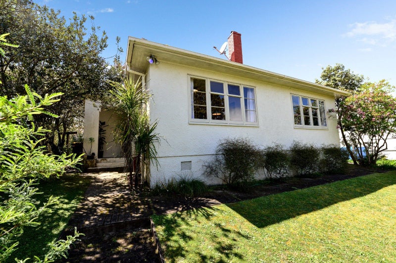 38 Plunket Terrace, Hamilton East, Hamilton - Carousel 2