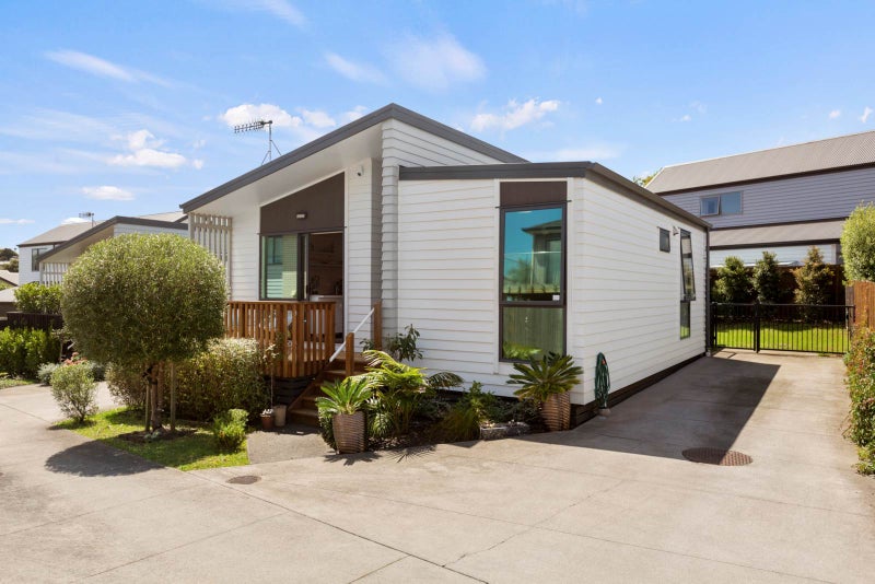 18C Torrington Crescent, Glen Innes, Auckland - Carousel 1
