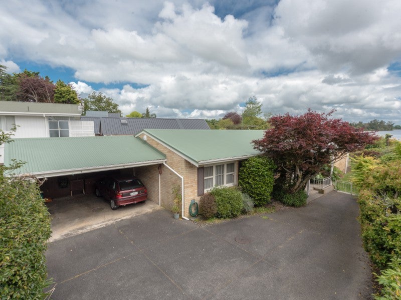 8 Lake Crescent, Hamilton Lake, Hamilton - Carousel 2