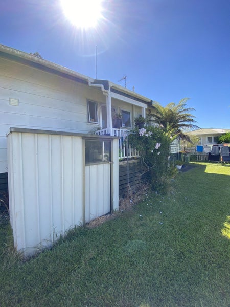 77 Lake Crescent, Hamilton Lake, Hamilton - Carousel 2