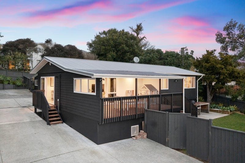 10 Gilshennan Valley, Red Beach, Red Beach - Carousel 1