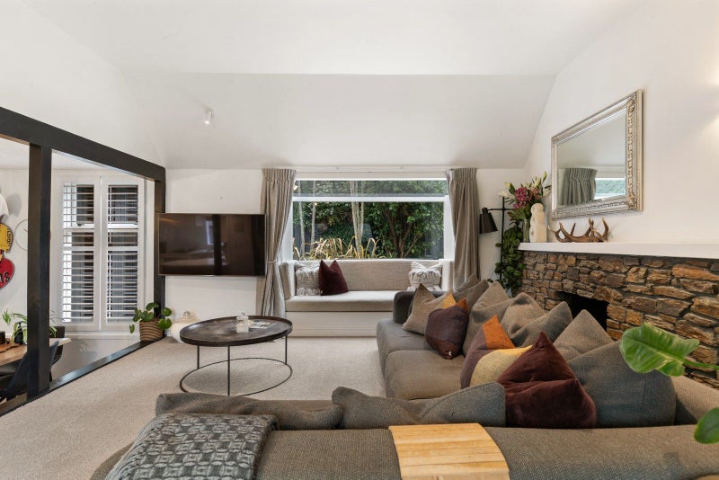 32 Evergreen Place, Sunshine Bay, Queenstown - Carousel 1