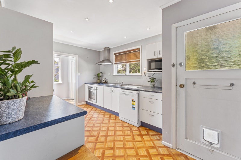 52 Bird Grove, Stokes Valley, Lower Hutt - Carousel 23