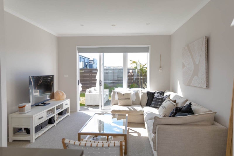 4 Makura Road, Long Bay, Auckland - Carousel 1