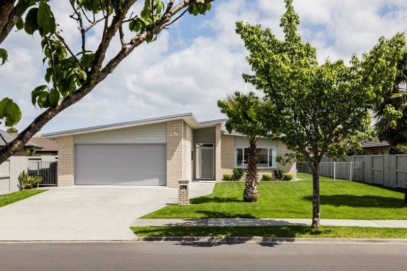 69 Aquila Crescent, Rototuna North, Hamilton - Carousel 1