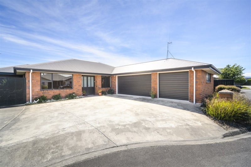 18 Liberty Grove, Kelvin Grove, Palmerston North - Carousel 1