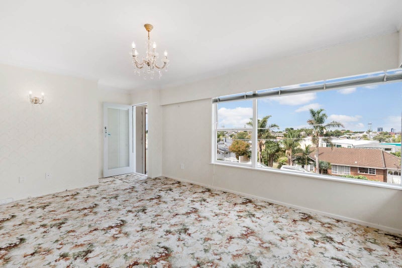 1/6 East Coast Road, Milford, Auckland - Carousel 2