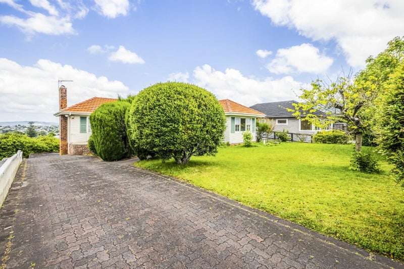 39 Mellons Bay Road, Mellons Bay, Auckland - Carousel 1